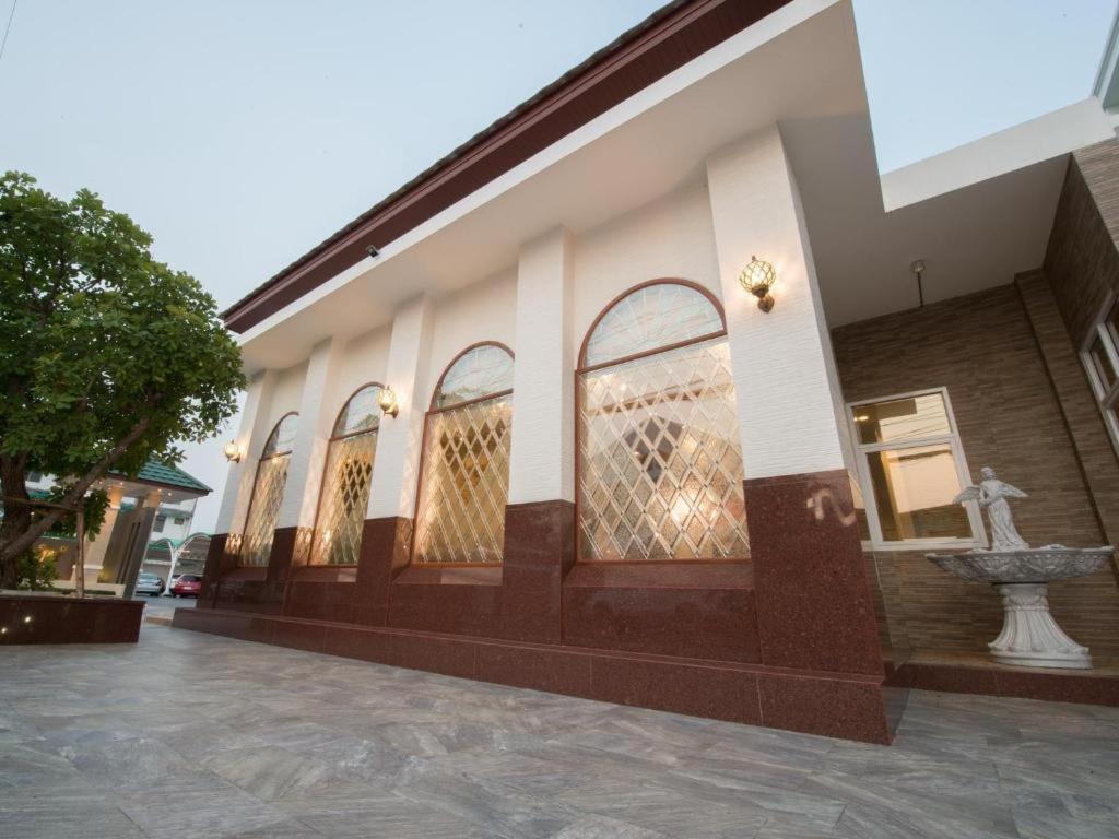 Nartsiri Hotel Ubon Ratchathani Bagian luar foto