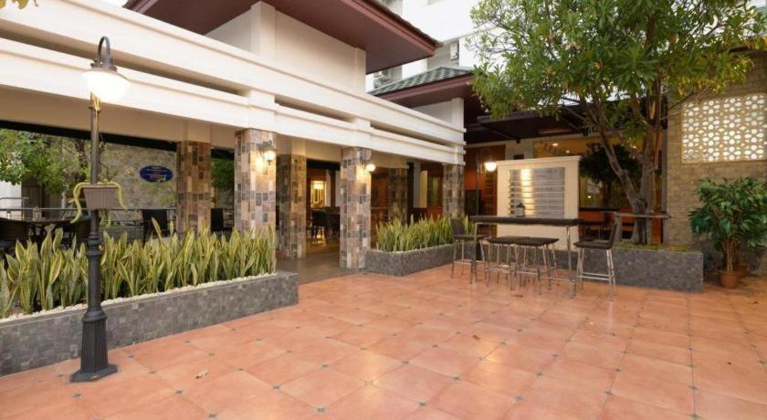 Nartsiri Hotel Ubon Ratchathani Bagian luar foto