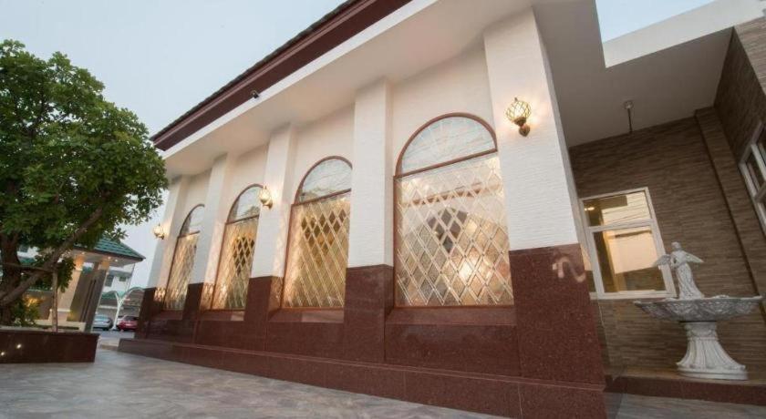 Nartsiri Hotel Ubon Ratchathani Bagian luar foto