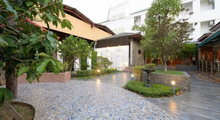Nartsiri Hotel Ubon Ratchathani Bagian luar foto