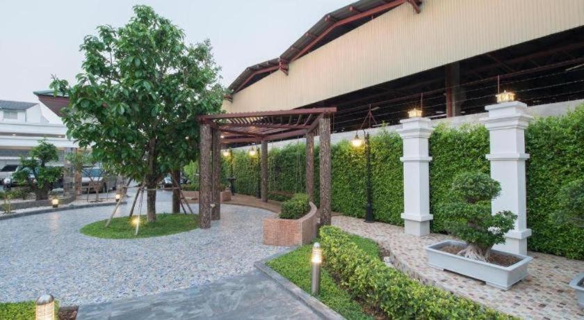 Nartsiri Hotel Ubon Ratchathani Bagian luar foto